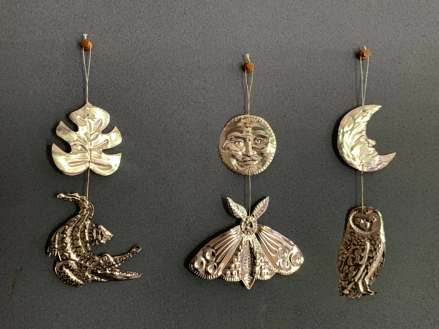 Alligator & Palm Leaf Embossed Silver Foil Wall Decor