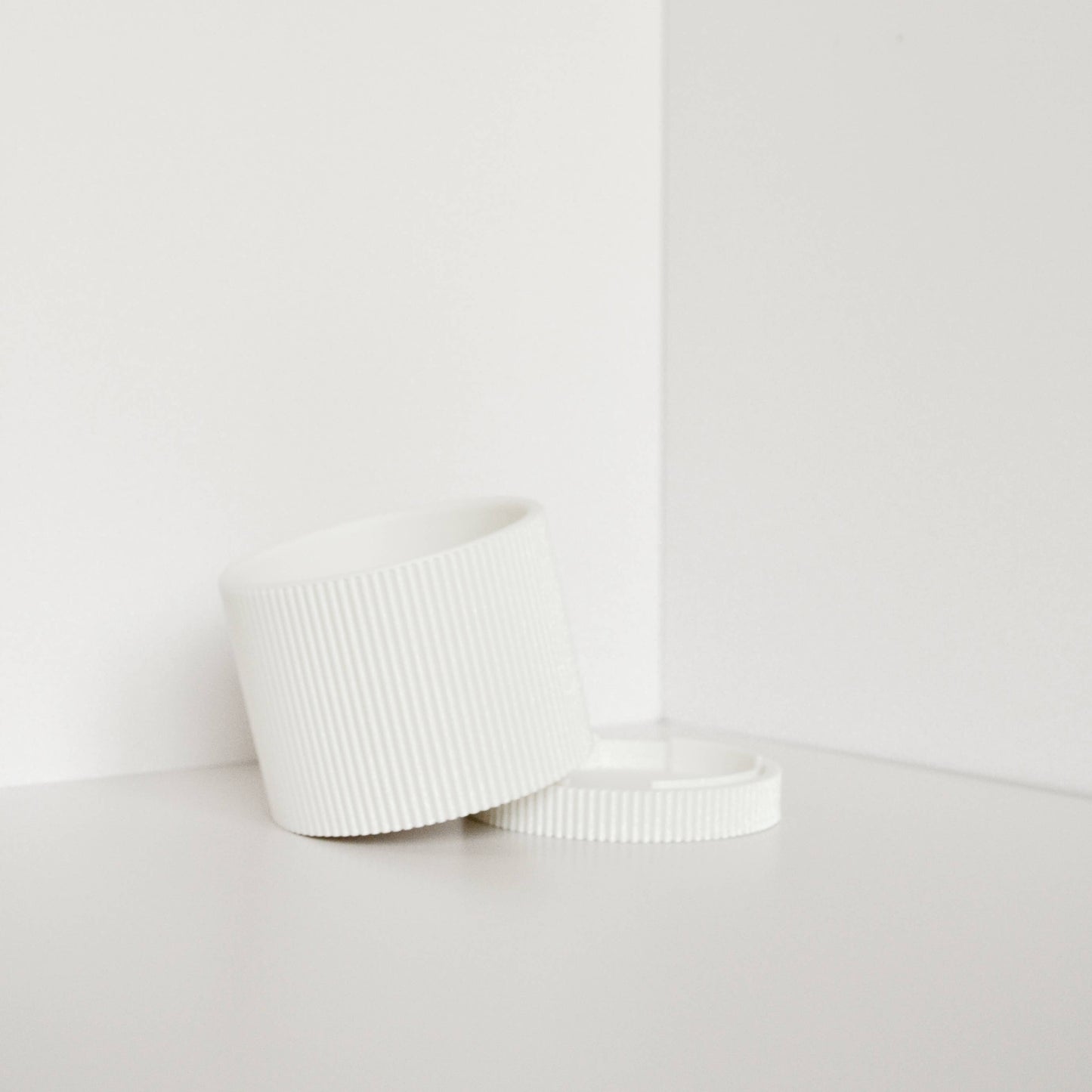 Ridged Planter with Detachable Drainage Tray