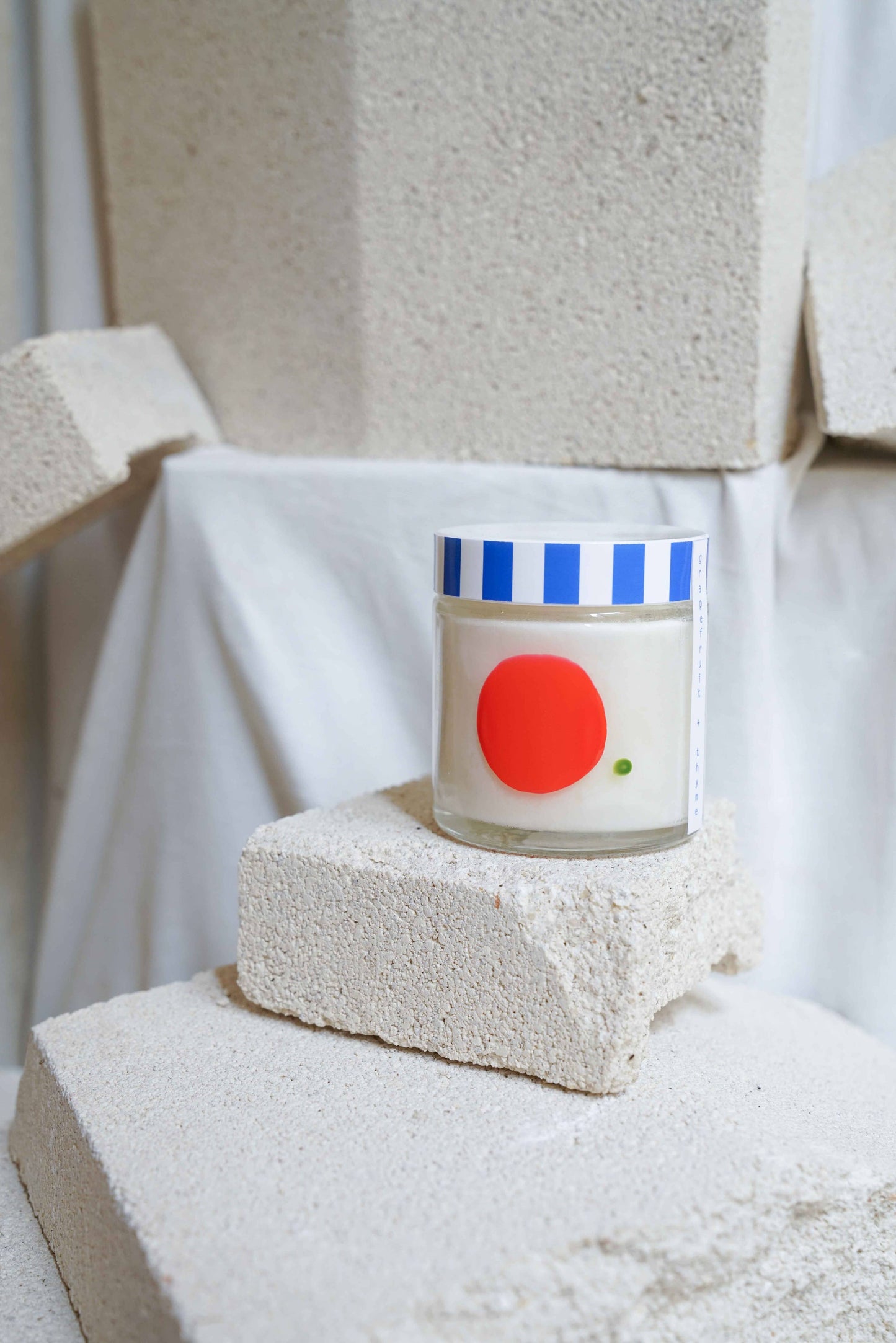 GRAPEFRUIT AND THYME CANDLE