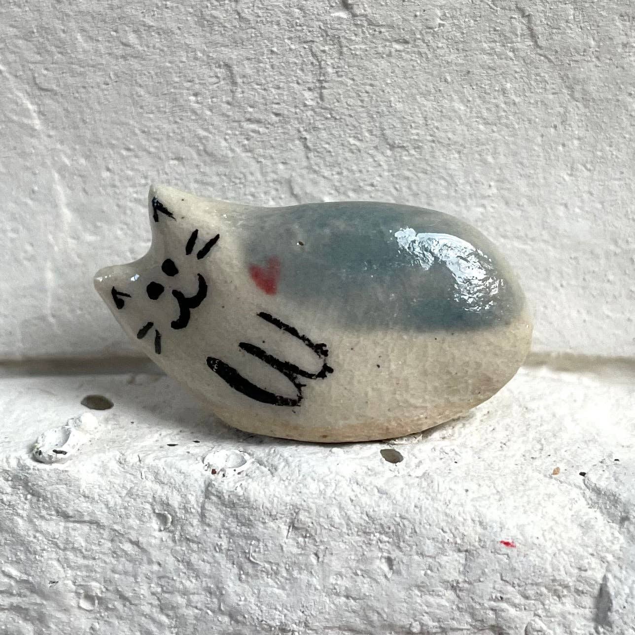 Tiny Hand-Sculpted Ceramic Cats with Heart – Assorted Designs