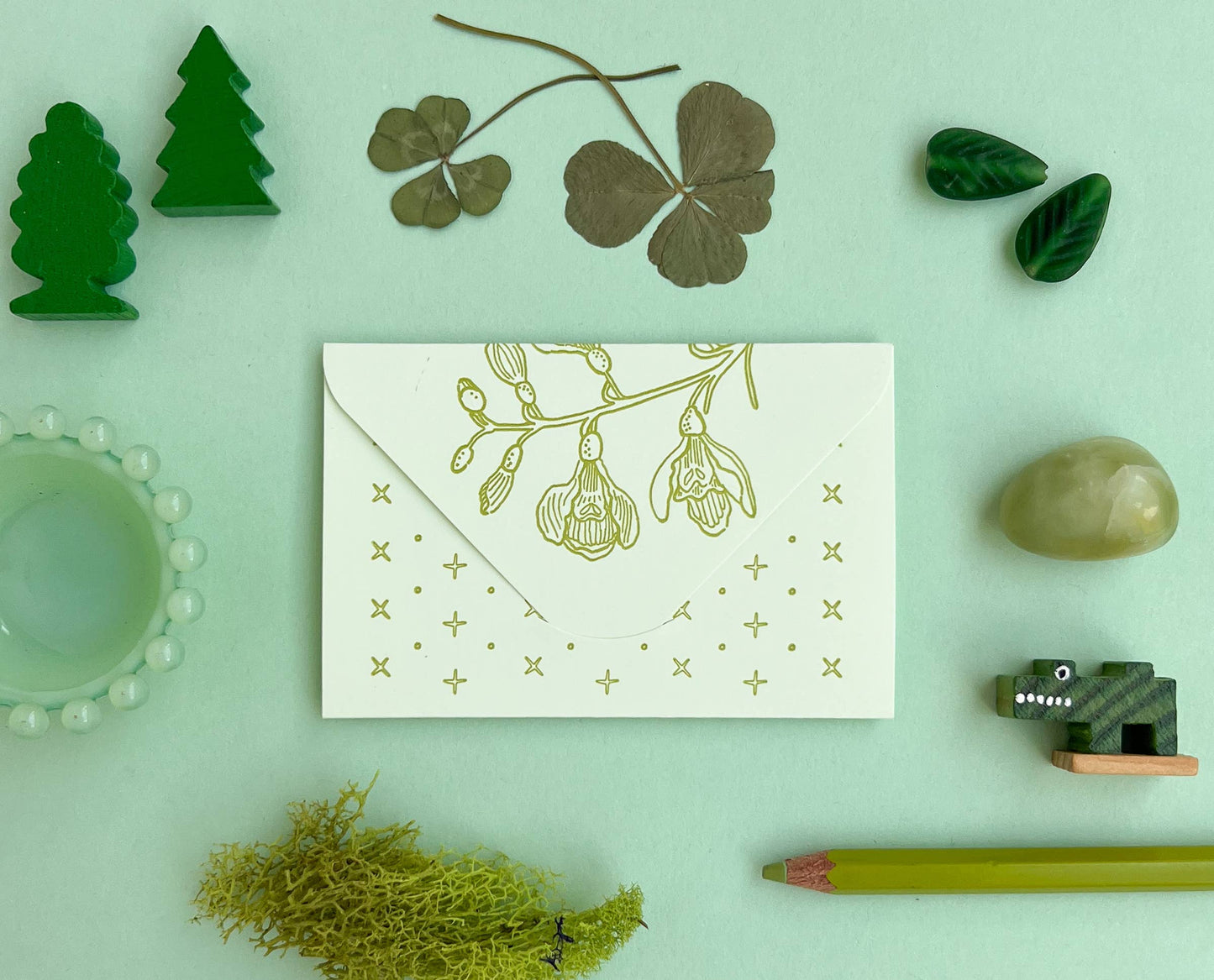 Frog and flowers green mini card