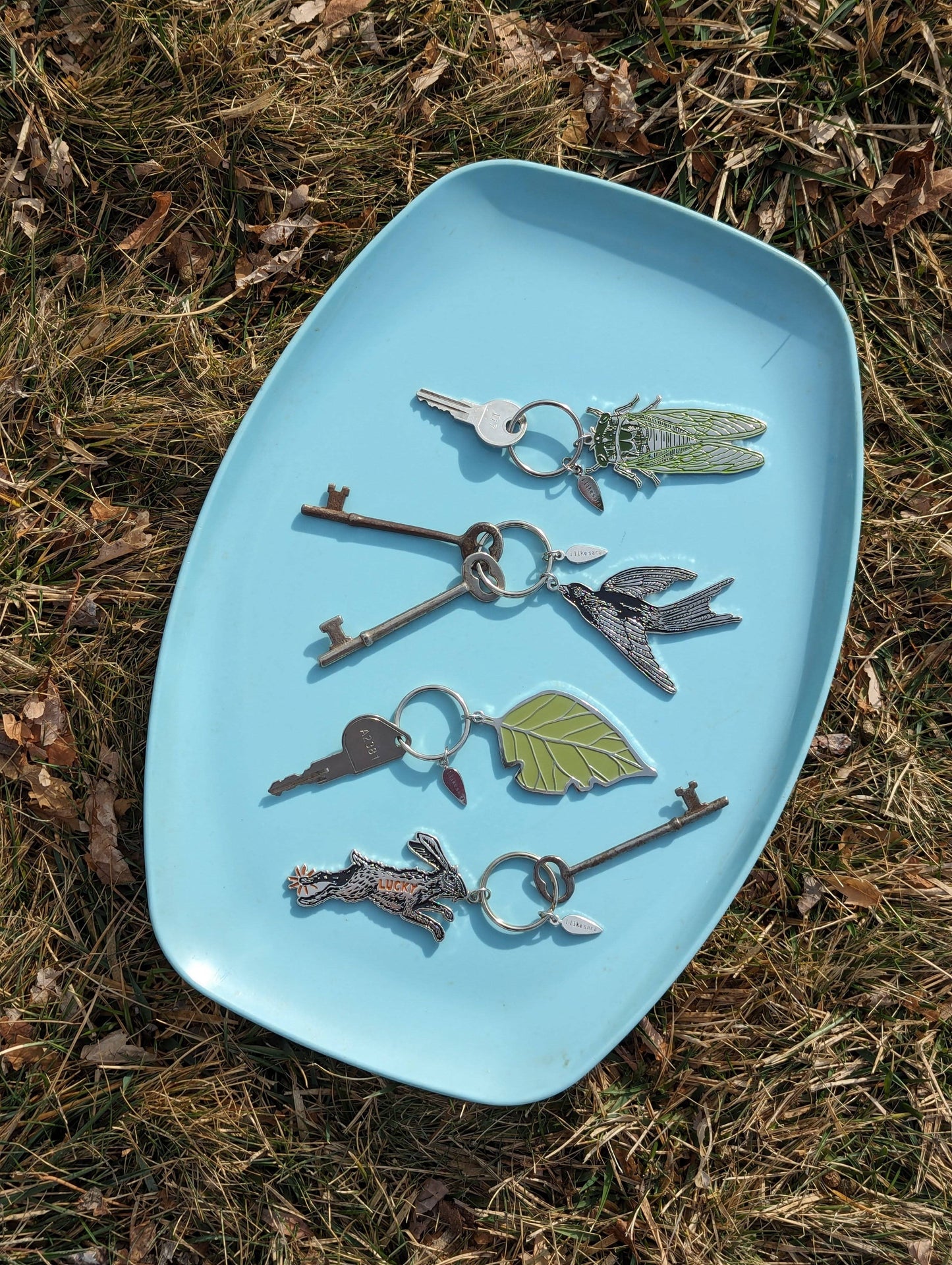 Metal enamel keychain / purse charm | cicada