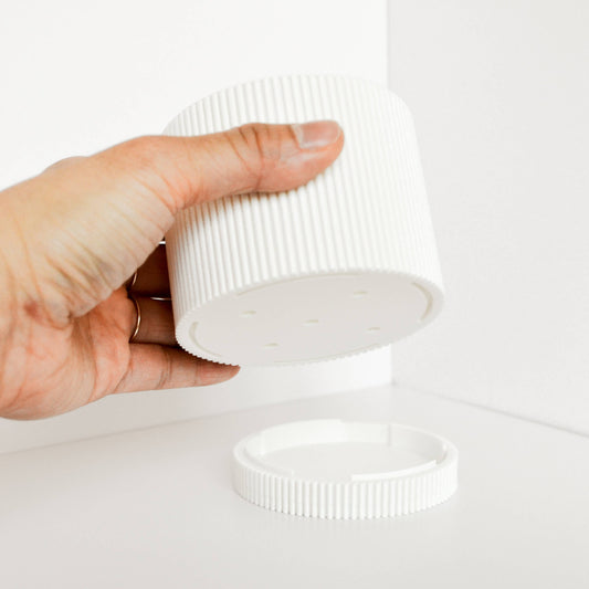 Ridged Planter with Detachable Drainage Tray