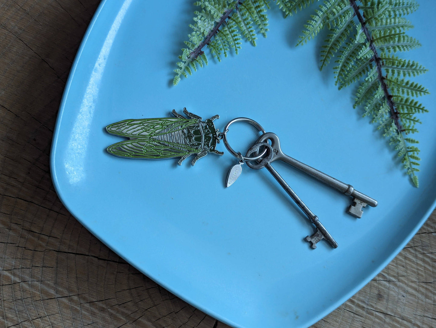 Metal enamel keychain / purse charm | cicada
