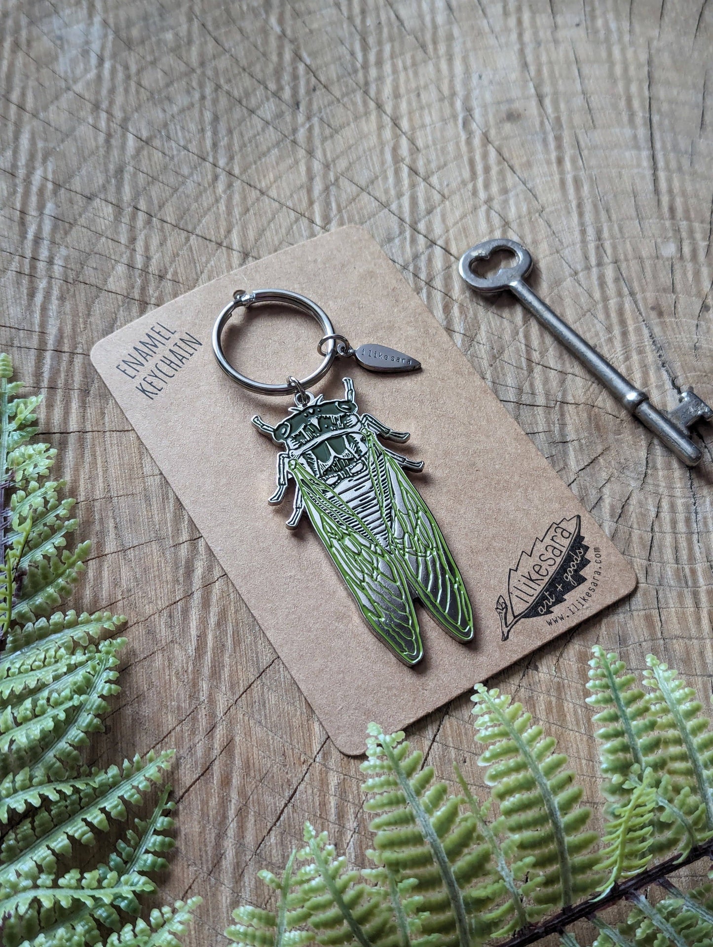 Metal enamel keychain / purse charm | cicada