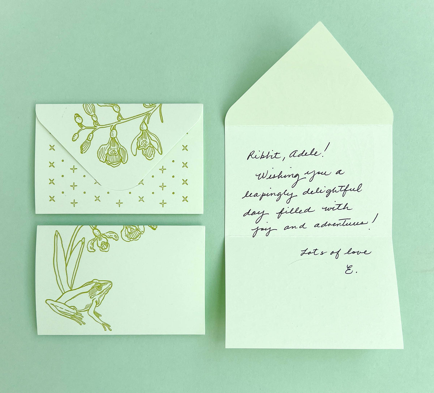 Frog and flowers green mini card