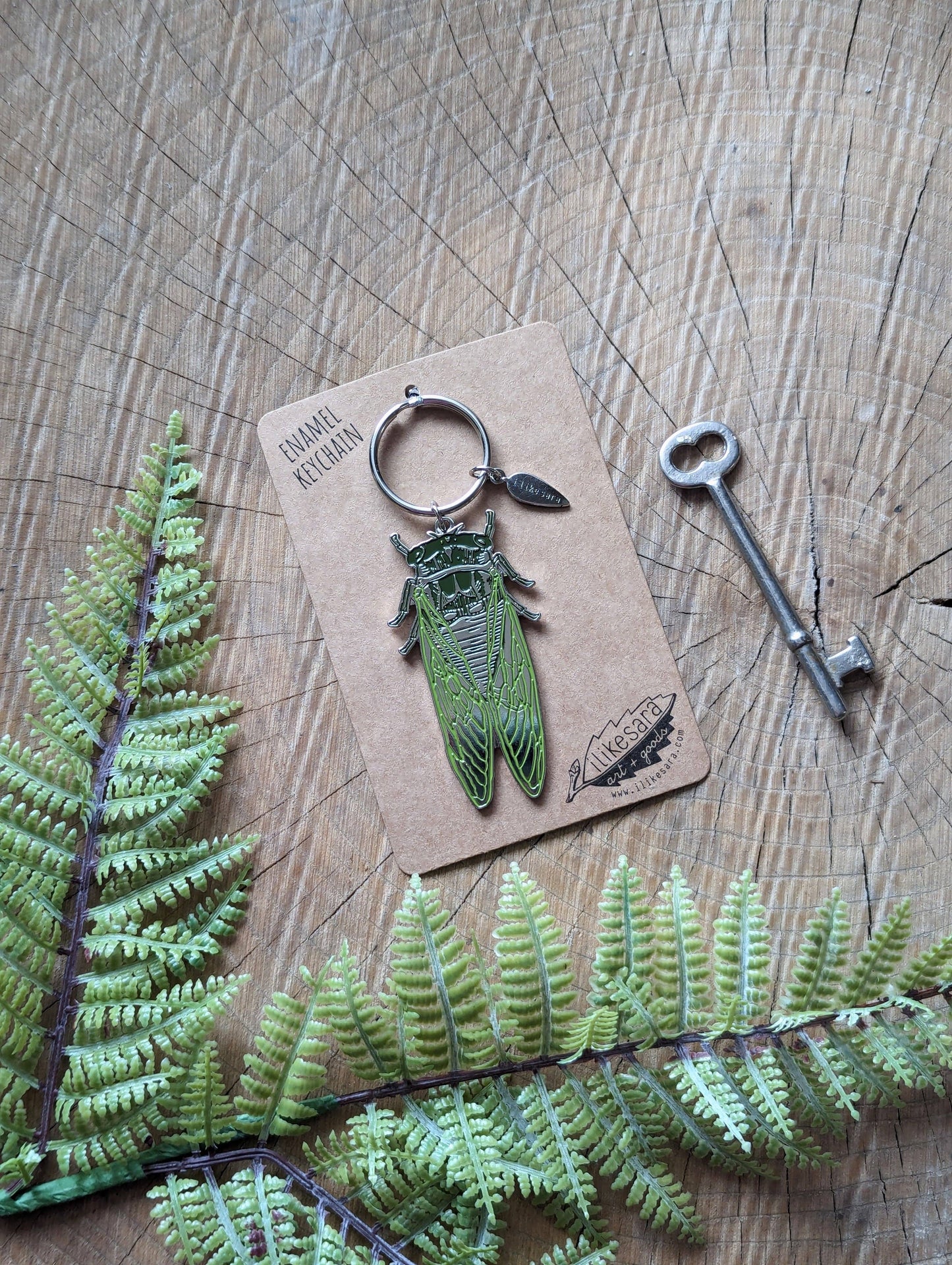 Metal enamel keychain / purse charm | cicada