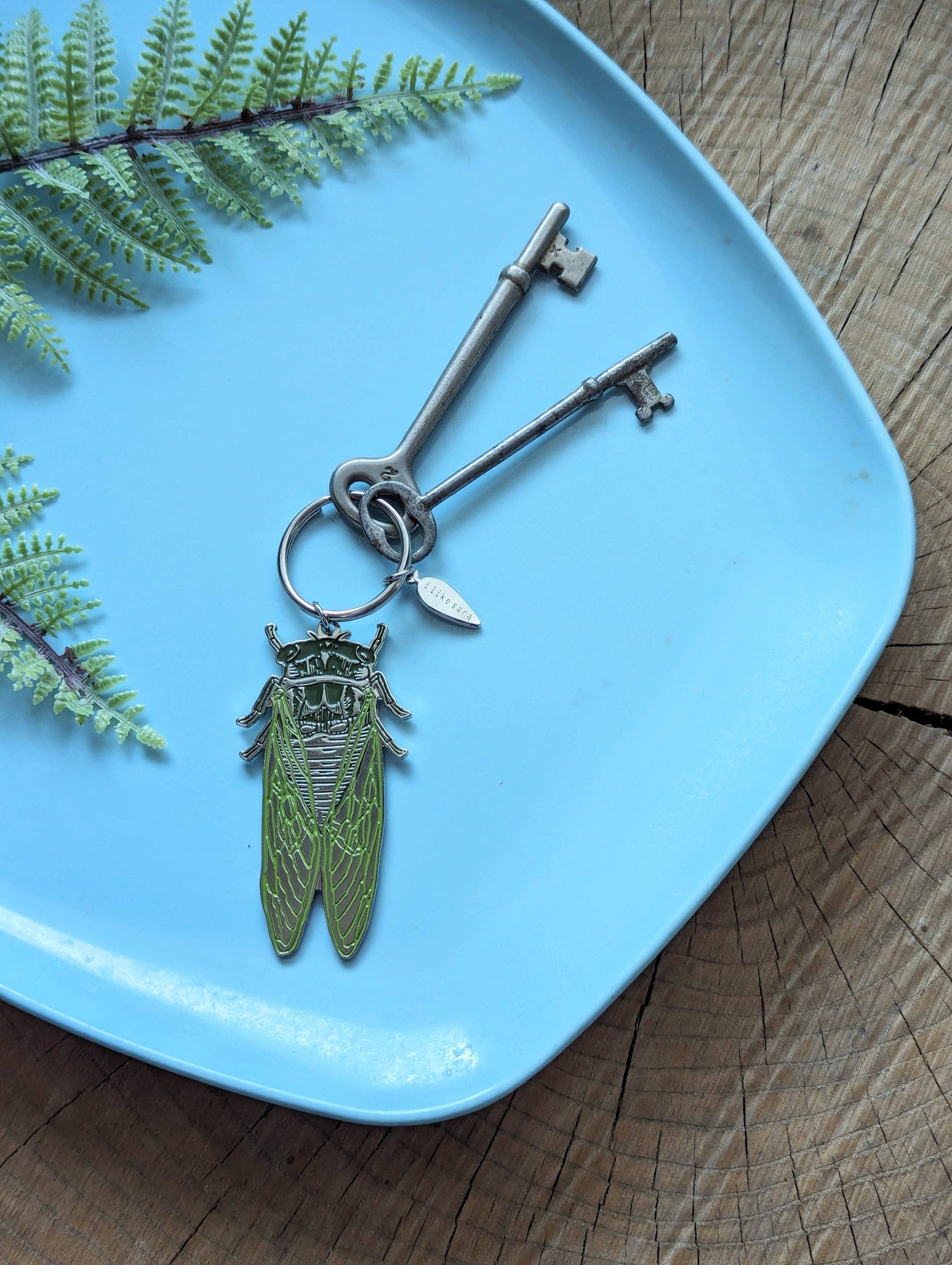 Metal enamel keychain / purse charm | cicada