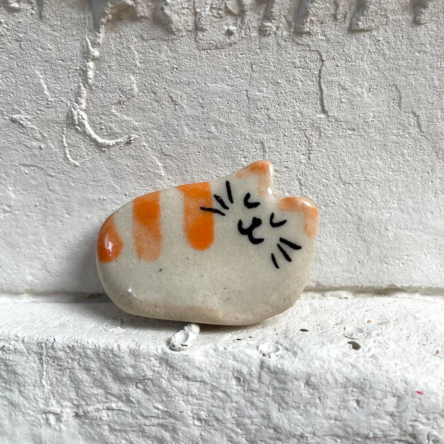 Tiny Hand-Sculpted Ceramic Cats with Heart – Assorted Designs
